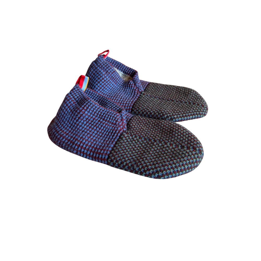 Bombas Gripper Slippers Medium Mens 7-9.5 Womens 9-11.5 Blue Red House Shoes